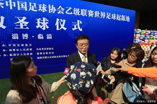 陪读父亲的教养方式引发争议，孩子成孤独的学习工具